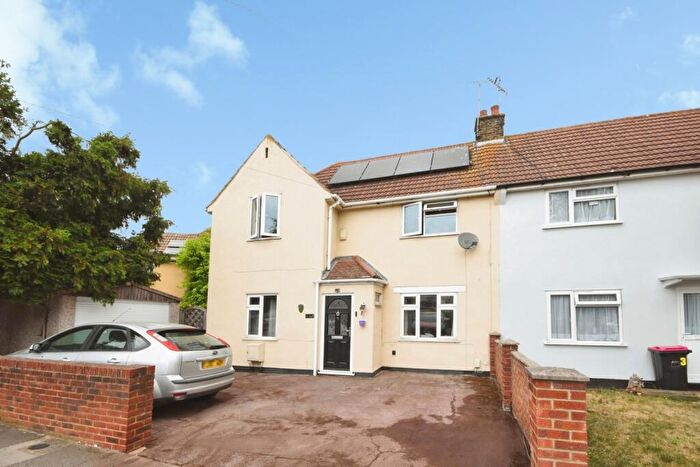 4 Bedroom End Of Terrace House For Sale In Browning Avenue, Southend-On-Sea, Essex, SS2