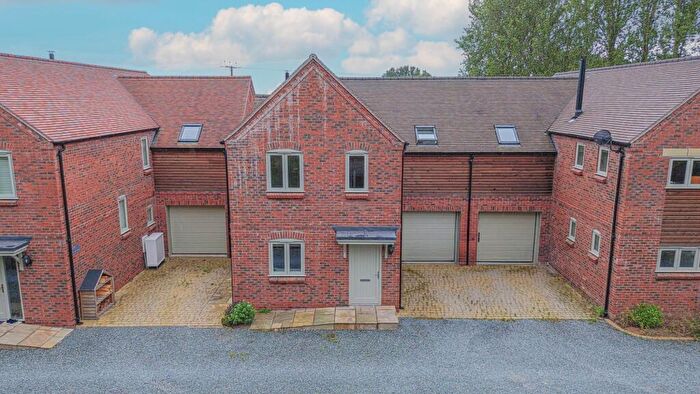 3 Bedroom Detached House For Sale In Warwick Road, Knowle, B93
