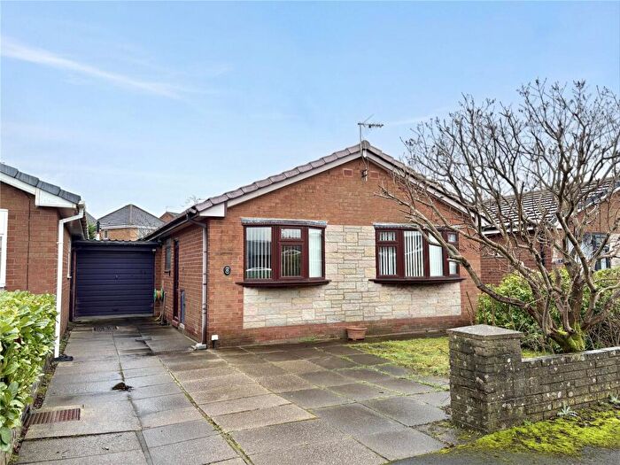 3 Bedroom Detached Bungalow For Sale In Kirklee Avenue, Chadderton, Oldham, Greater Manchester, OL9