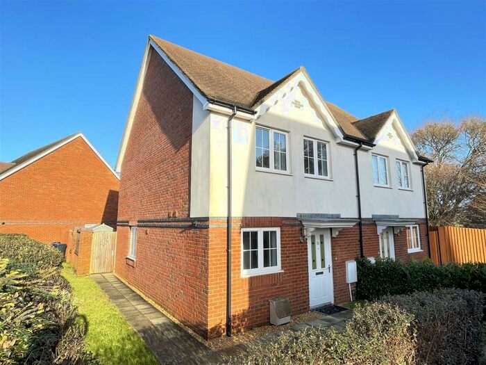 3 Bedroom Semi-Detached House For Sale In Riverdown Park - Holmes Road, SP1