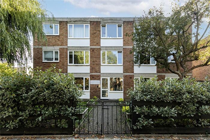 3 Bedroom Flat For Sale In Southgate Road, London, N1