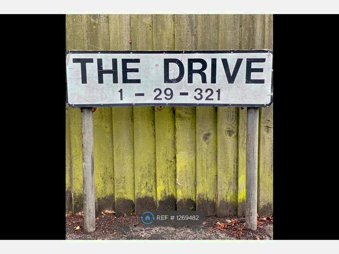 2 Bedroom Flat To Rent In The Drive, Ilford IG1