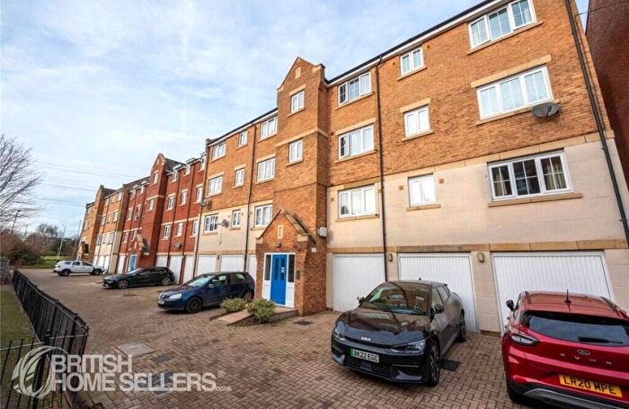 2 Bedroom Apartment For Sale In Luton Road, Dunstable, Bedfordshire, LU5