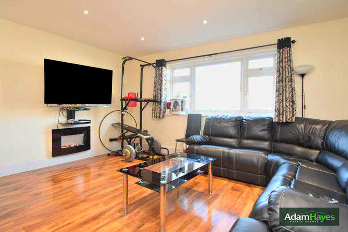 3 Bedroom Flat To Rent In Woodhouse Road, North Finchley, N12