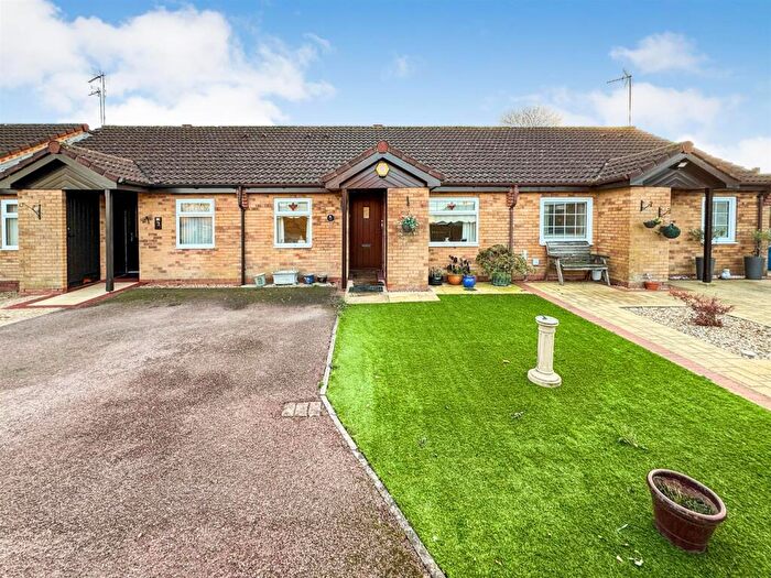 2 Bedroom Bungalow For Sale In Minehead Close, Corby, NN18