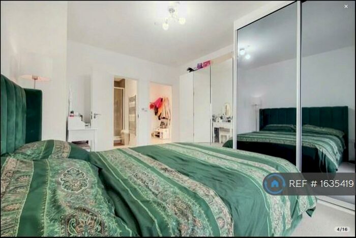 3 Bedroom Flat To Rent In Tiller House, London, E6