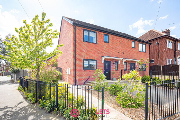 3 Bedroom Semi-Detached House For Sale In Cobcar Street, Elsecar, Barnsley, S74