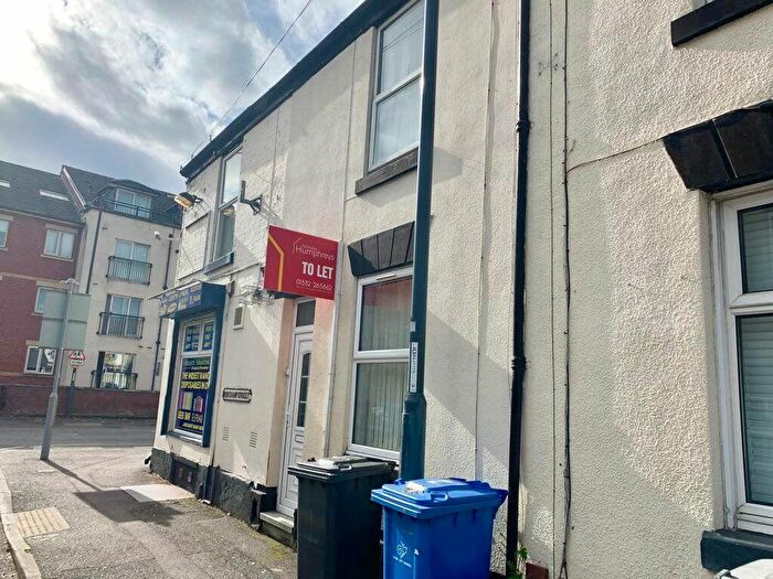 2 Bedroom House To Rent In Merchant Street - Students -, DE22