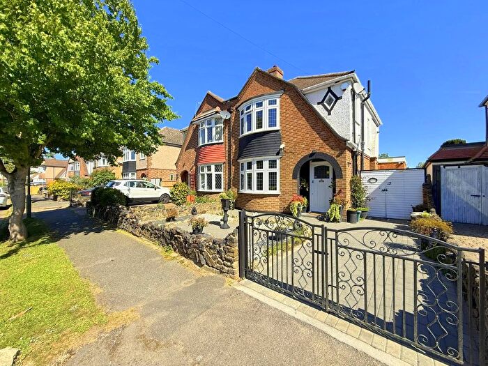 3 Bedroom Property For Sale In Ashview Gardens, Ashford, TW15