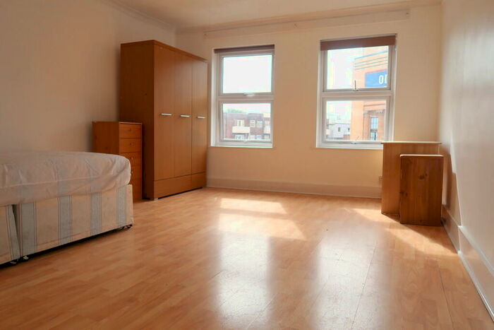 4 Bedroom Apartment To Rent In Holloway Road, N7