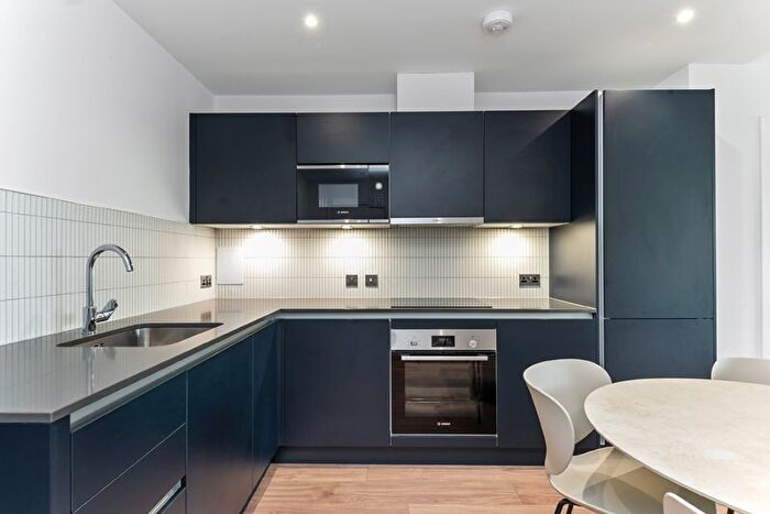 3 Bedroom Flat To Rent In Uncle Acton, Victoria Road, London, W3