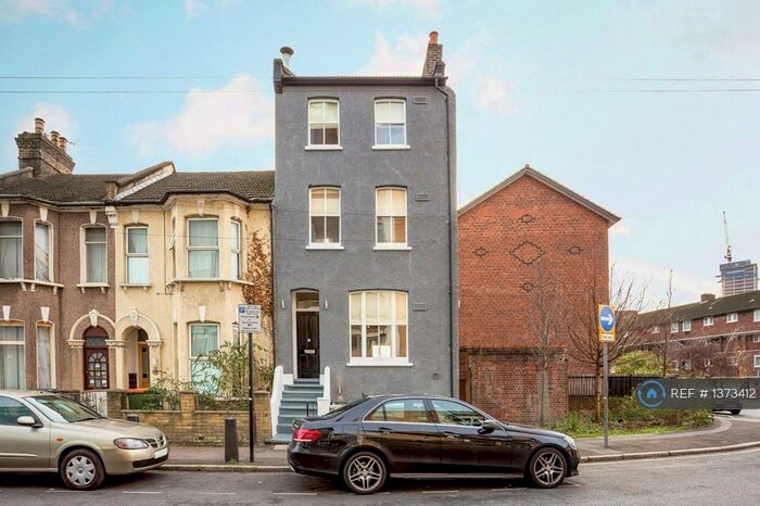 3 Bedroom End Of Terrace House To Rent In Grove Crescent, London, E15