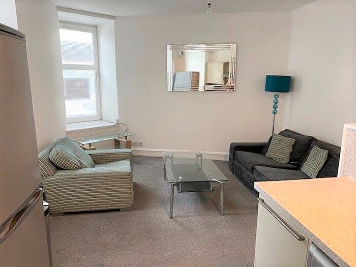 3 Bedroom Flat To Rent In Whitehouse Street, Rosemount, Aberdeen, AB10