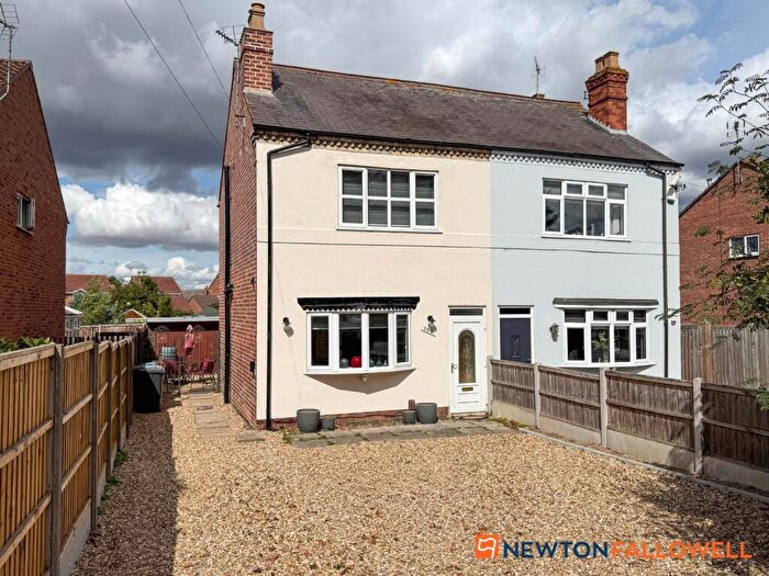 3 Bedroom Semi-Detached House For Sale In Farndon Road, Newark, NG24