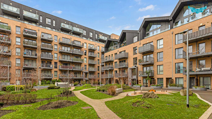 3 Bedroom Flat For Sale In Bolinder Way, London, E3