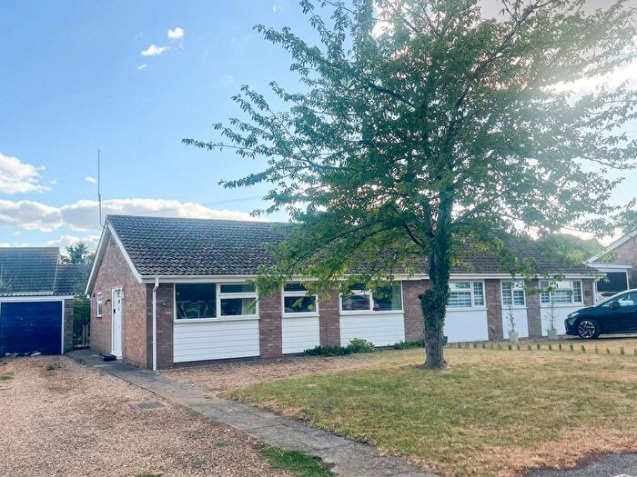 3 Bedroom Semi-Detached Bungalow For Sale In Linden Way, Haddenham, CB6
