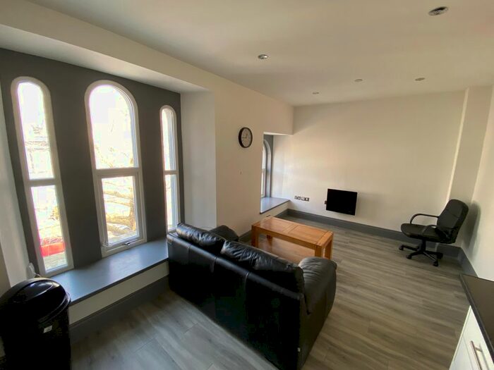 1 Bedroom Flat To Rent In Walter Road, Swansea, SA1