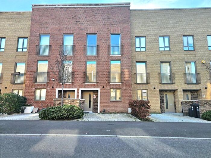 4 Bedroom Terraced House To Rent In Hart Way, Rainham, Essex, RM13