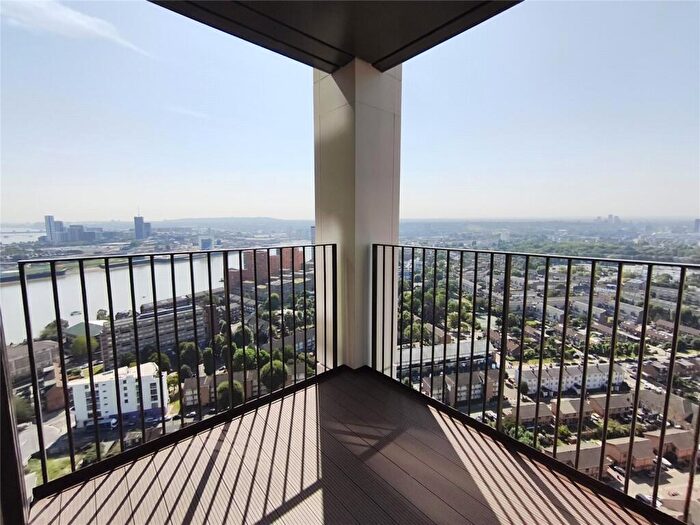 1 Bedroom Apartment To Rent In One Thames Quay, London, E14