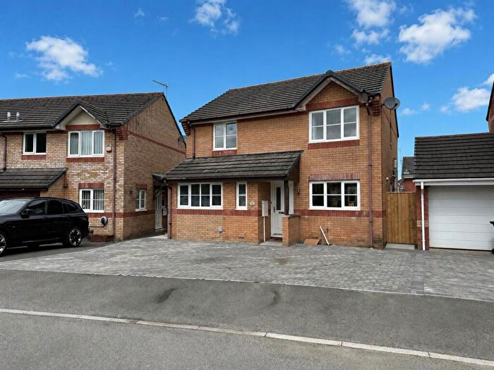 4 Bedroom Detached House For Sale In Higher Westlake Road, Roundswell, Barnstaple, EX31