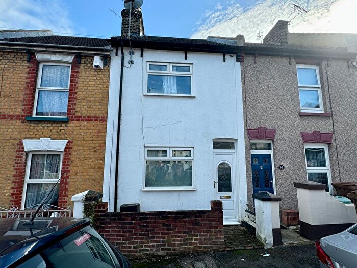 3 Bedroom Terraced House To Rent In Albany Road, Chatham, ME4
