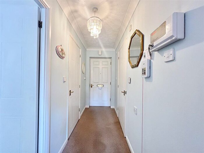 1 Bedroom Flat For Sale In Malborough Court, Cranley Gardens, Wallington, SM6