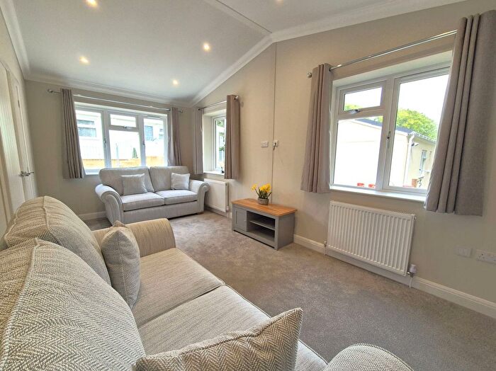 2 Bedroom Mobile/park Home For Sale In Sycamore Way, Glenholt Park, Plymouth, PL6