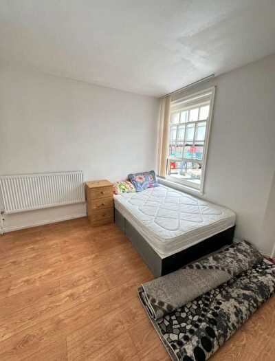 Studio To Rent In High Street, Edgware, HA8