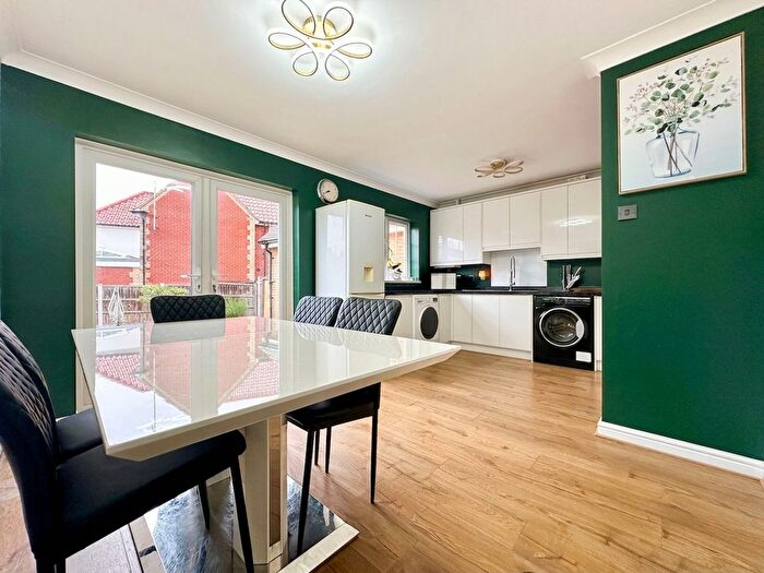 3 Bedroom Semi-Detached House For Sale In Bramble Tye, Noak Bridge, SS15