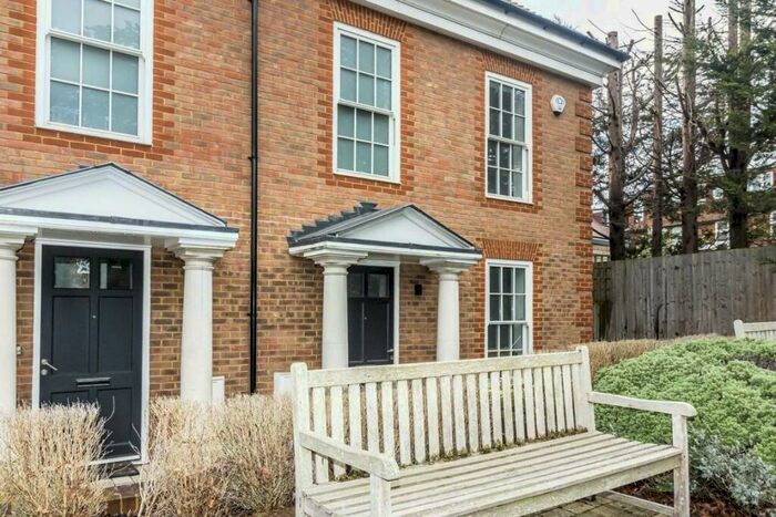 3 Bedroom House To Rent In Ashridge Close, Finchley, N3