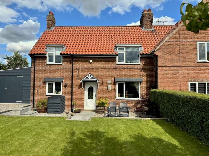 3 Bedroom Semi-Detached House For Sale In Station Road, Middleton On The Wolds, Driffield, YO25