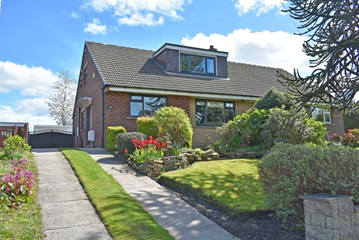 4 Bedroom Semi Detached House For Sale In Weatherhill Road, Huddersfield, HD3