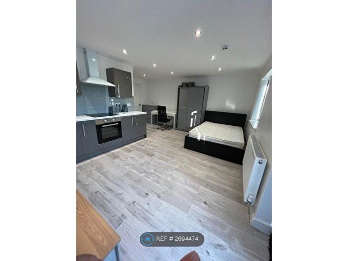 Studio To Rent In Barrydale Avenue, Beeston, Nottingham, NG9