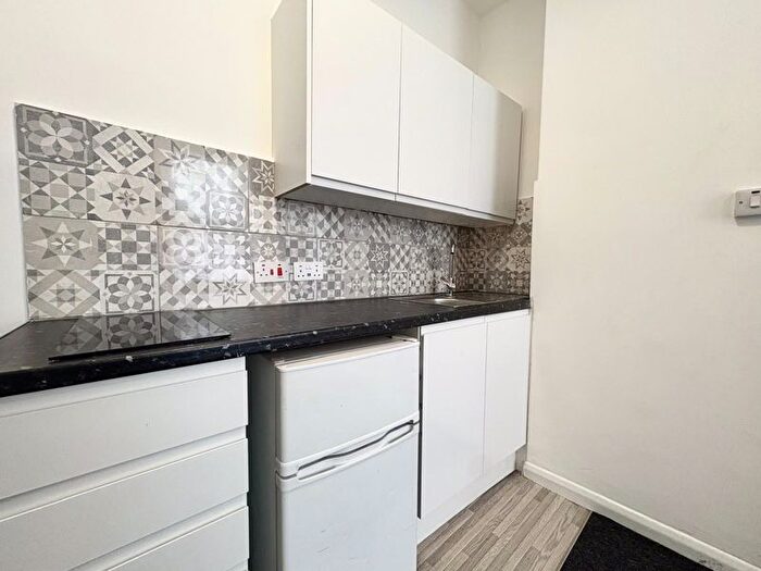 1 Bedroom Flat To Rent In Bodney Road, London, E8