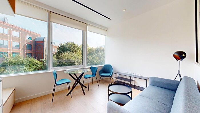 1 Bedroom Flat To Rent In Great West Road, Brentford, TW8