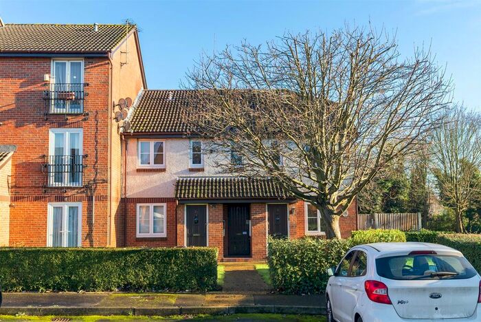 1 Bedroom Flat To Rent In Knowles Close, West Drayton UB7