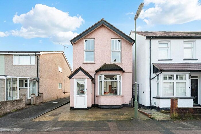 2 Bedroom Detached House For Sale In Diceland Road, Banstead, SM7