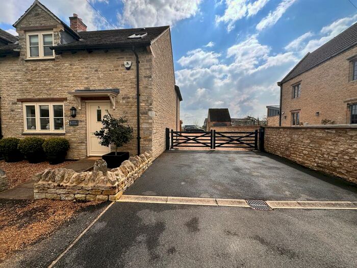 3 Bedroom End Of Terrace House For Sale In Main Street, Upper Benefield, Peterborough, PE8