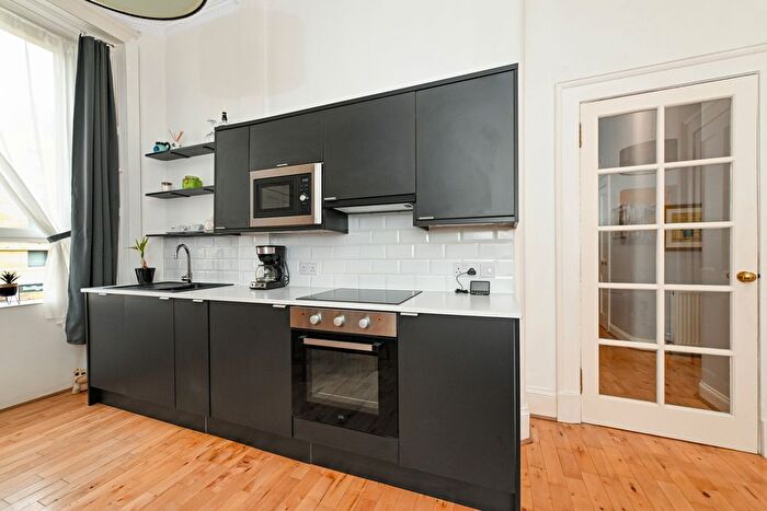 2 Bedroom Flat For Sale In Elm Row, Edinburgh, EH7