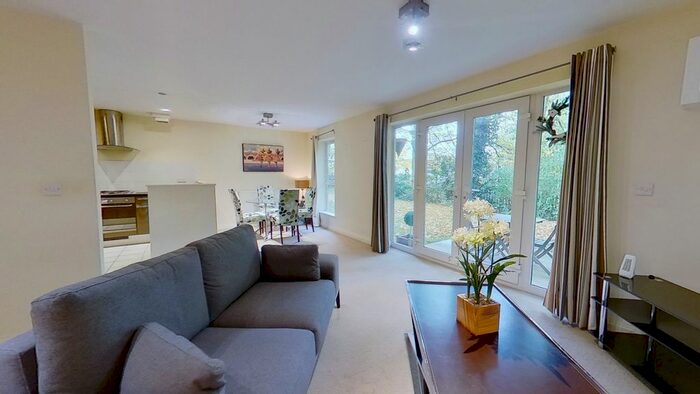 2 Bedroom Flat To Rent In Pineview Gardens, Littleover, Derby, Derbyshire DE23