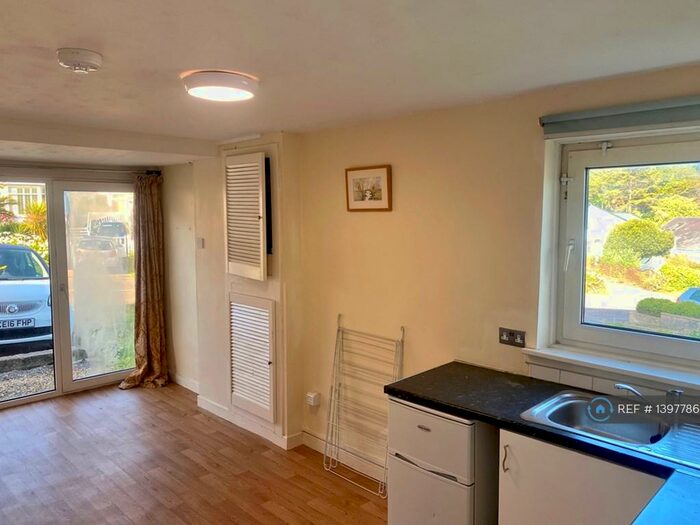 1 Bedroom Flat To Rent In Limeslade Drive, Swansea, SA3