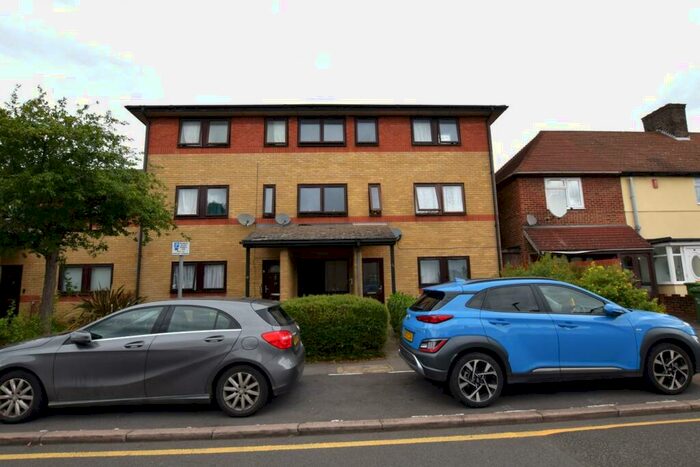 2 Bedroom Flat To Rent In Haydon Road, Dagenham, RM8