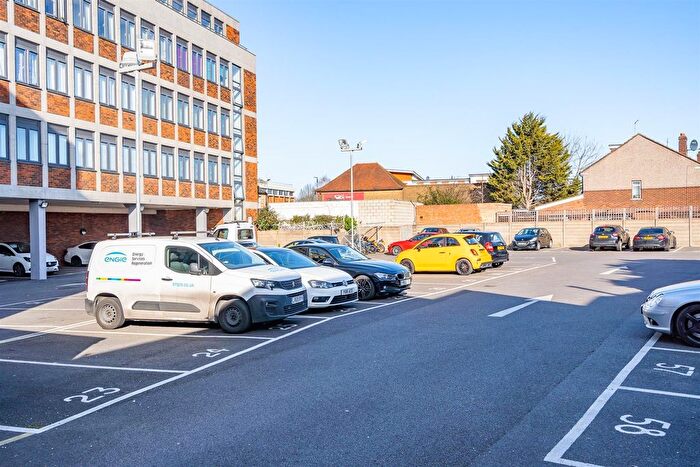1 Bedroom Property For Sale In Swanfield Road, Waltham Cross, EN8