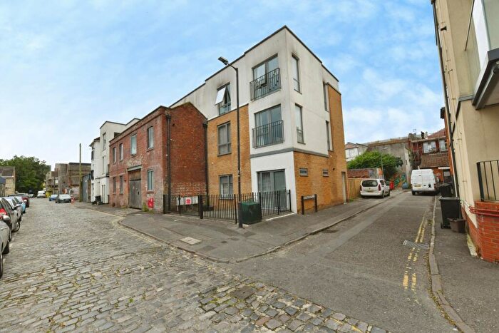 2 Bedroom Flat For Sale In Stillhouse Lane, Bristol, Somerset, BS3