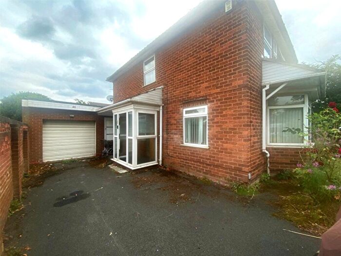 3 Bedroom Semi-Detached House For Sale In Bedford Road, West Bromwich, West Midlands, B71