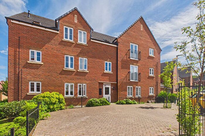 2 Bedroom Flat For Sale In Linnet Road, Hemel Hempstead, HP3