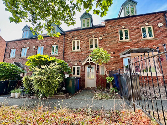 3 Bedroom Town House To Rent In Belle Green Lane, Cudworth, Barnsley, S72