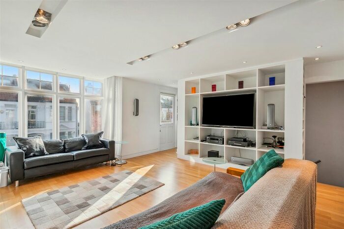 2 Bedroom Flat To Rent In Rusthall Avenue, London, W4