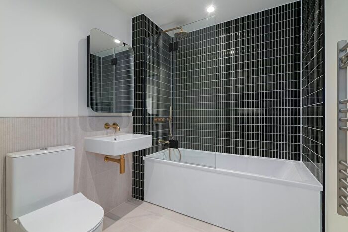 2 Bedroom Flat To Rent In Royal Crest Avenue, London, E16