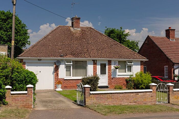 2 Bedroom Detached Bungalow For Sale In Fernhill Road, Begbroke, OX5